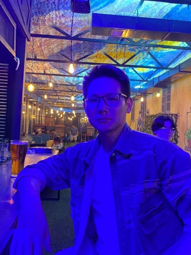  29422359  Lion, 27 ,    