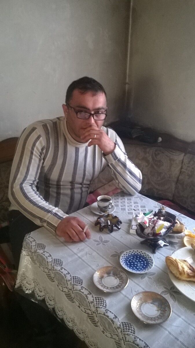  8849509  Vahag, 47 ,    