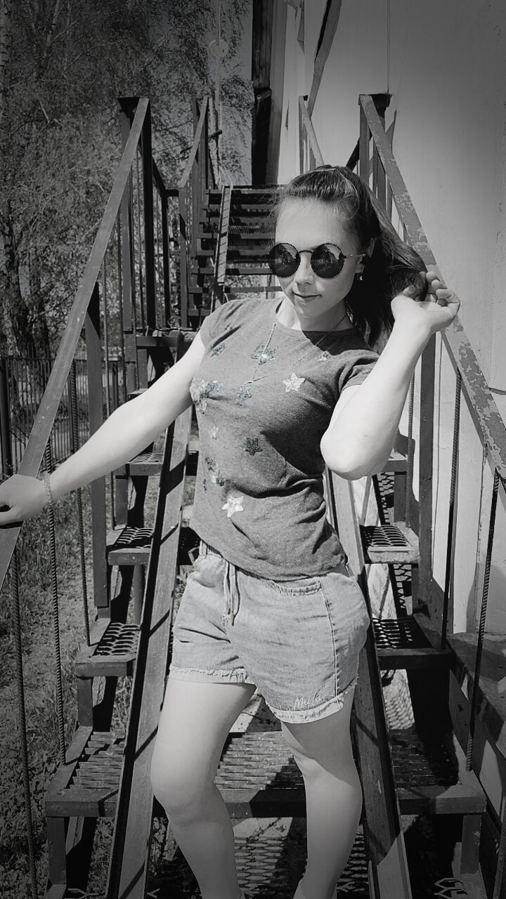  ,   Viktoria, 28 ,   c 