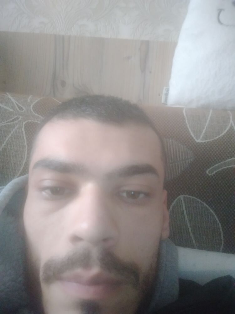 47742109  Robert, 28 ,    