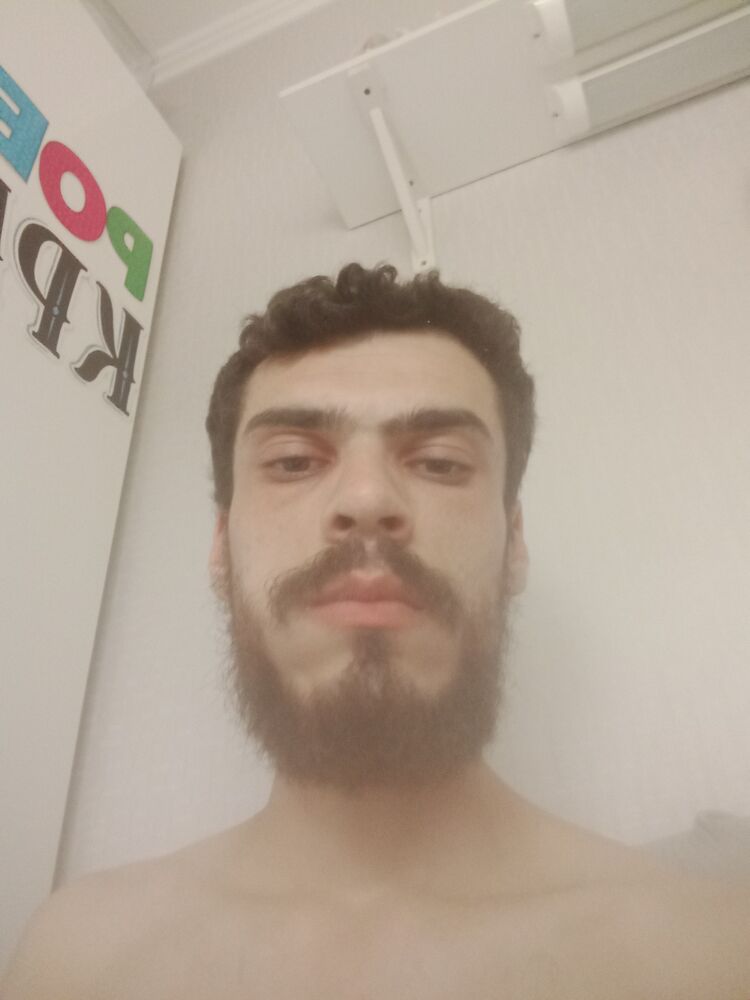  43834469  Robert, 28 ,    