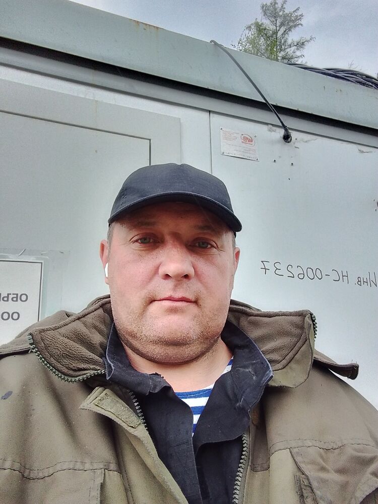  35329759  Slava, 48 ,    
