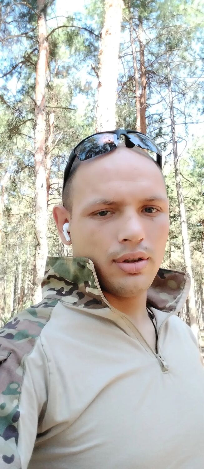  48395929  Viktor, 33 ,    