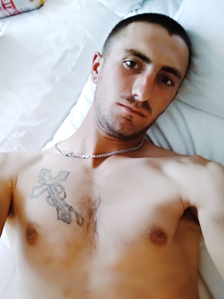  ,   Artur, 27 ,  