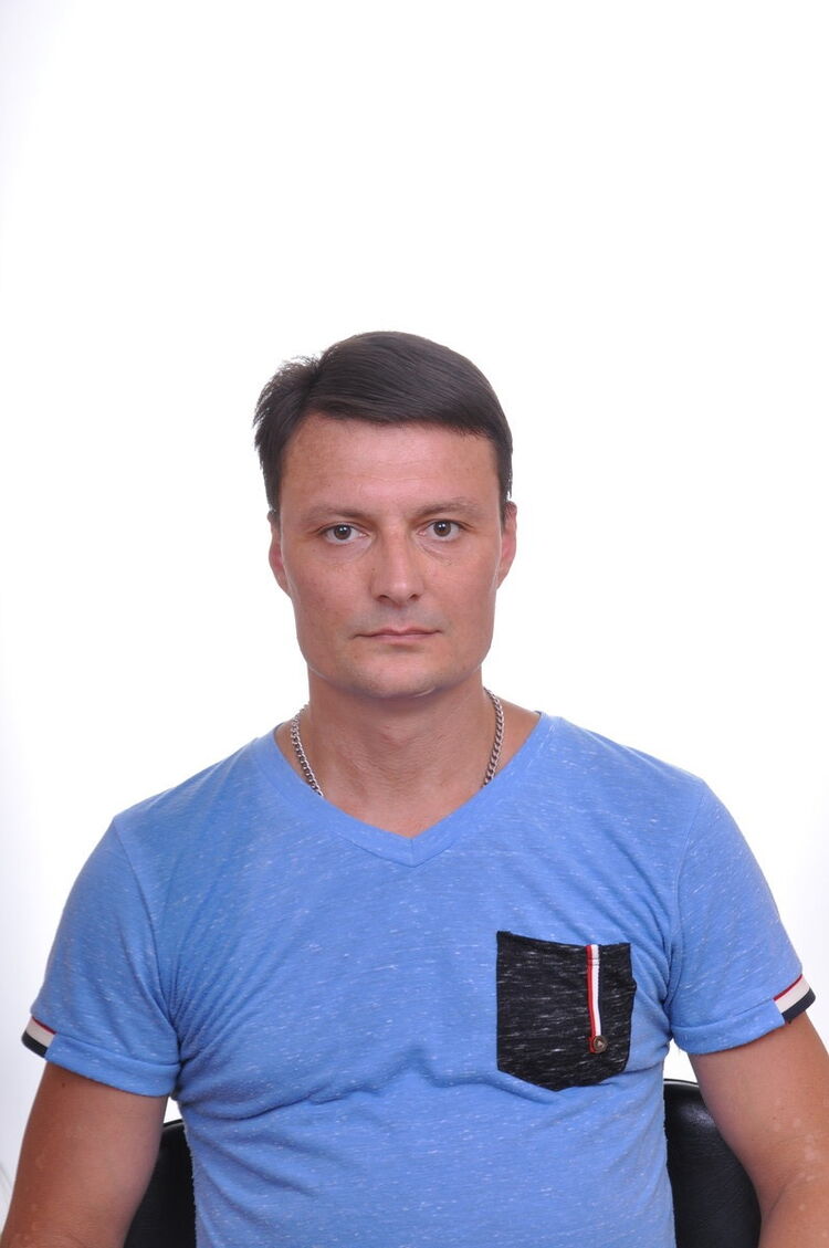  ,   Alex, 46 ,   