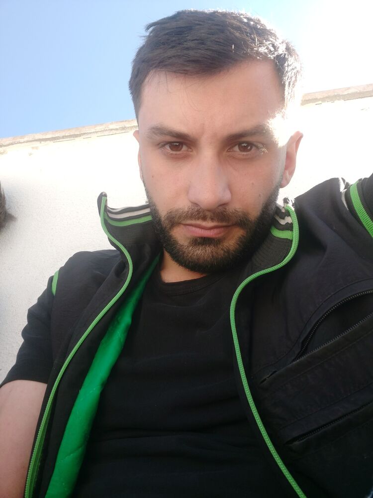  48557219  Davit, 24 ,    