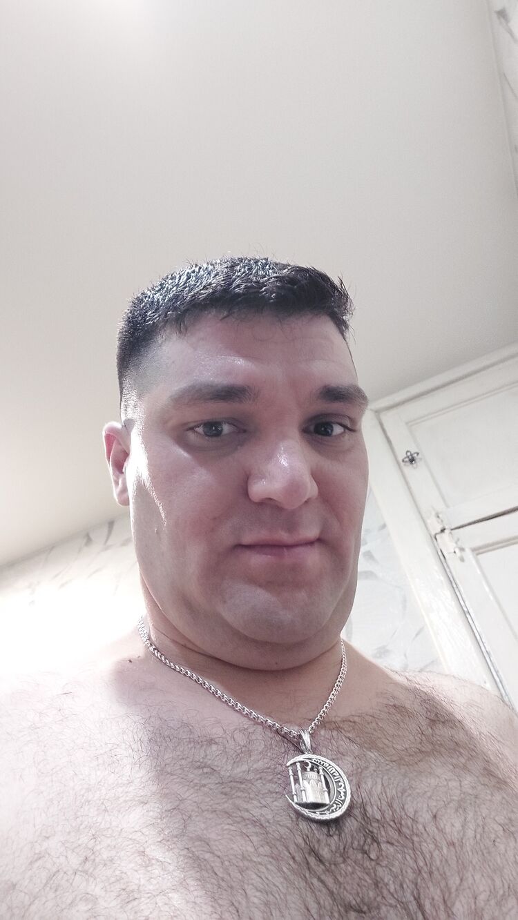 33281109  Bader, 42 ,    