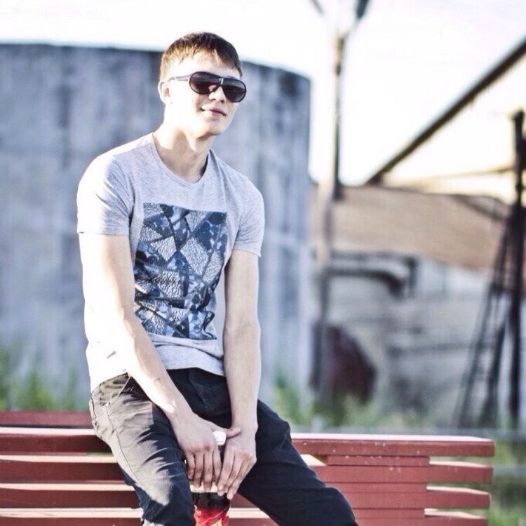  15883429  Andrei, 31 ,    