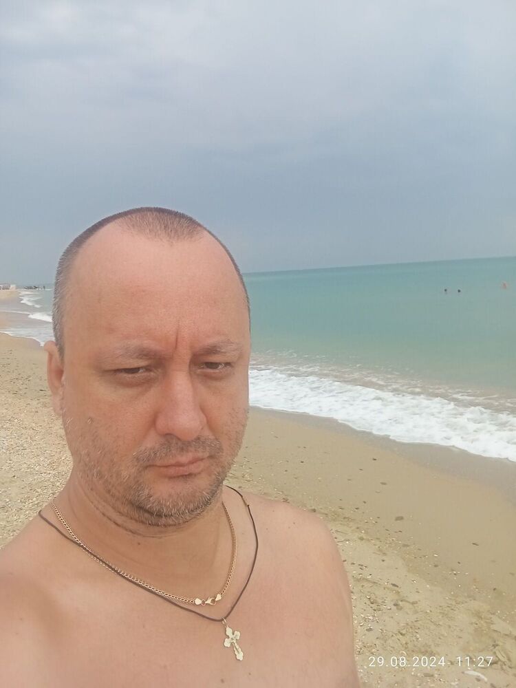  46960429  Stas, 49 ,    --