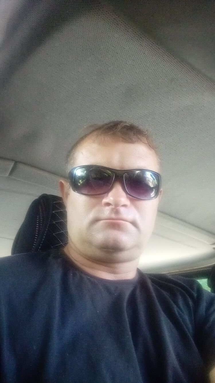  ,   Sergej, 47 ,     