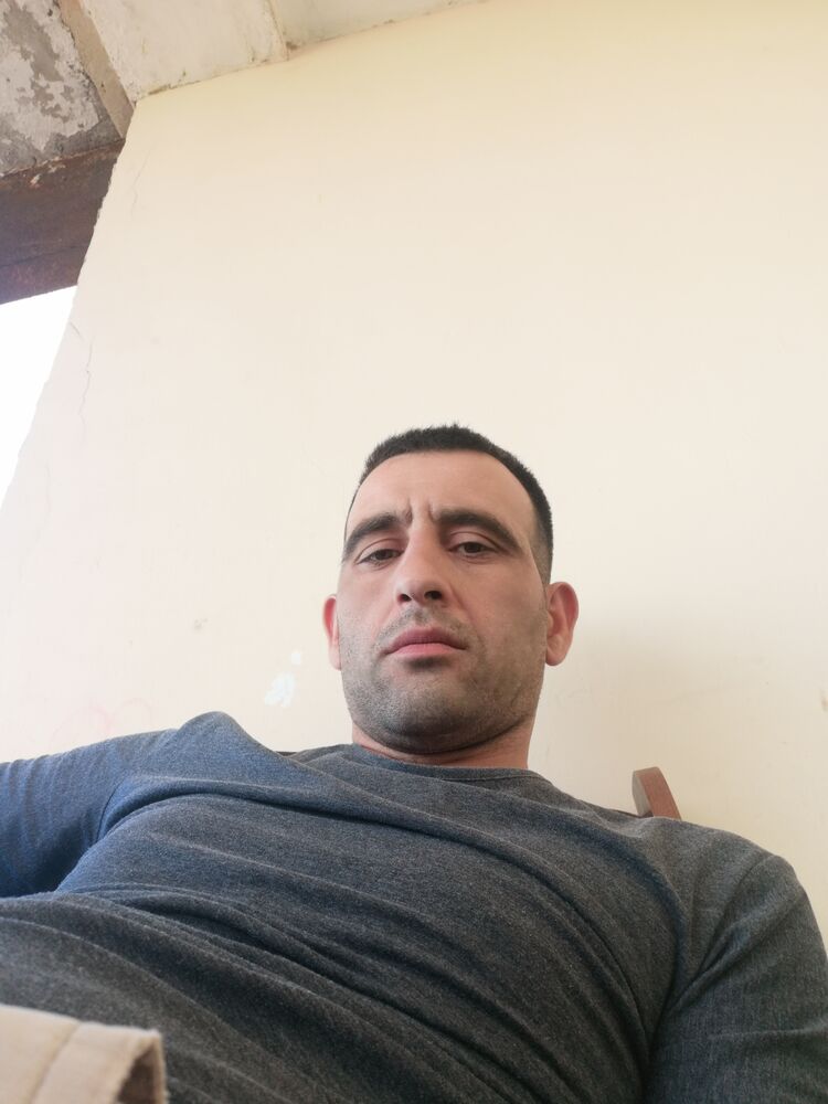  28077019  Goga, 40 ,    