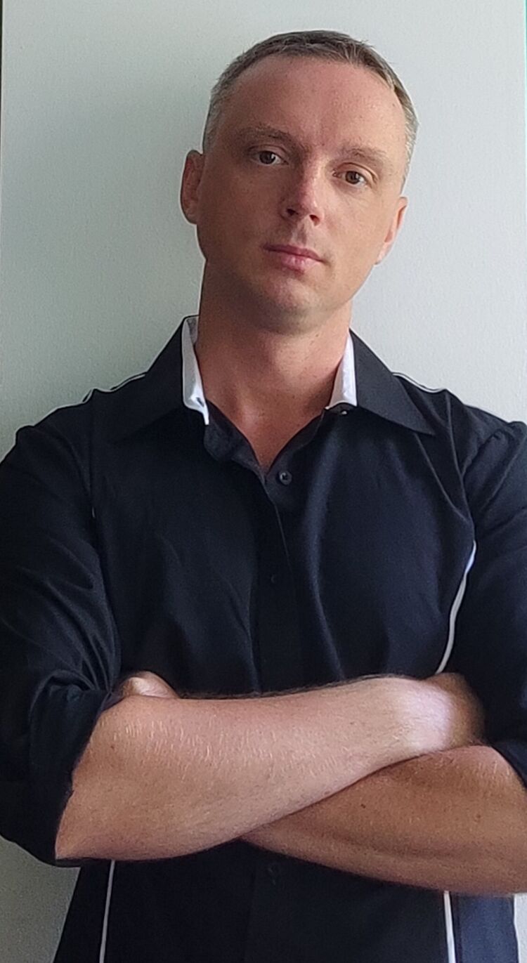  45136829  Andrei, 40 ,    