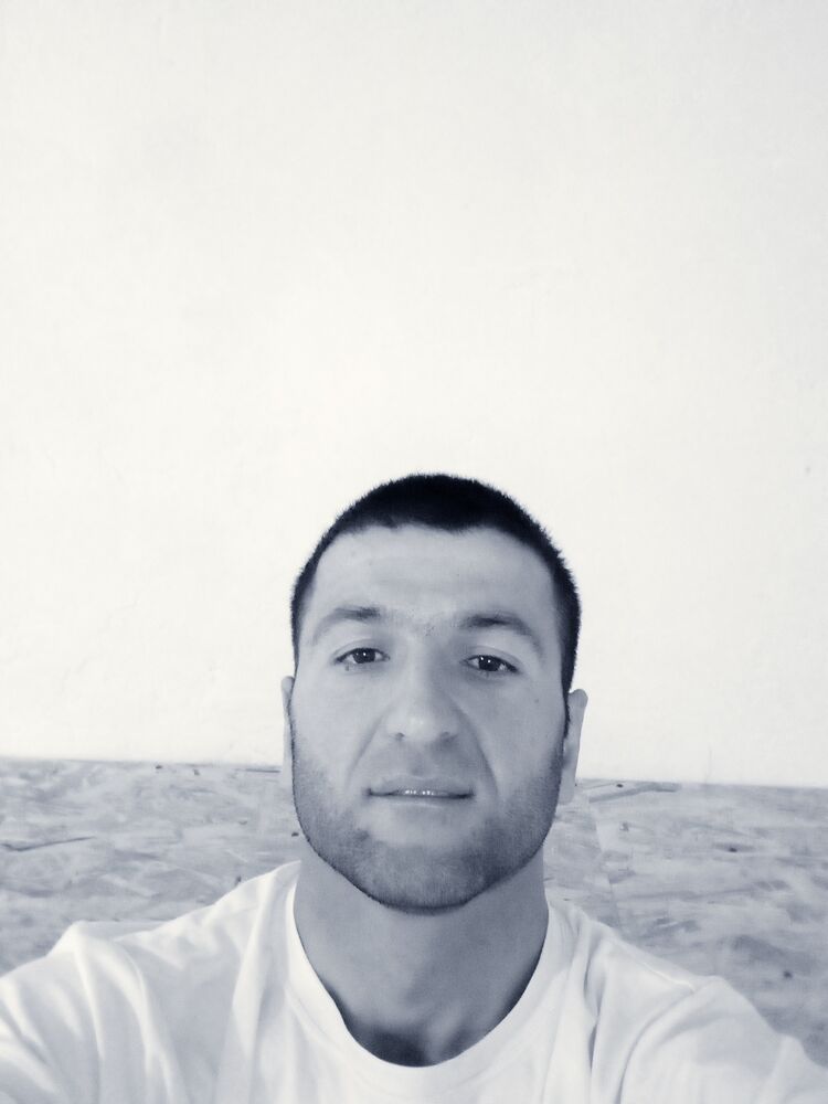  43930629  Ali, 36 ,    