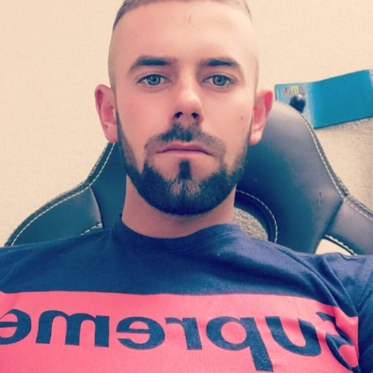  41613029  Ivan, 30 ,    Praha