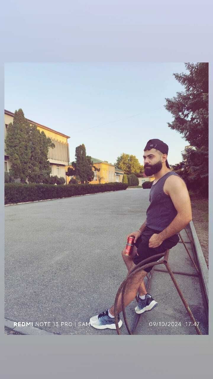  52229549  Nour, 27 ,    