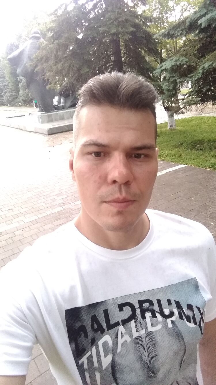  27683109  Mikhail, 38 ,    