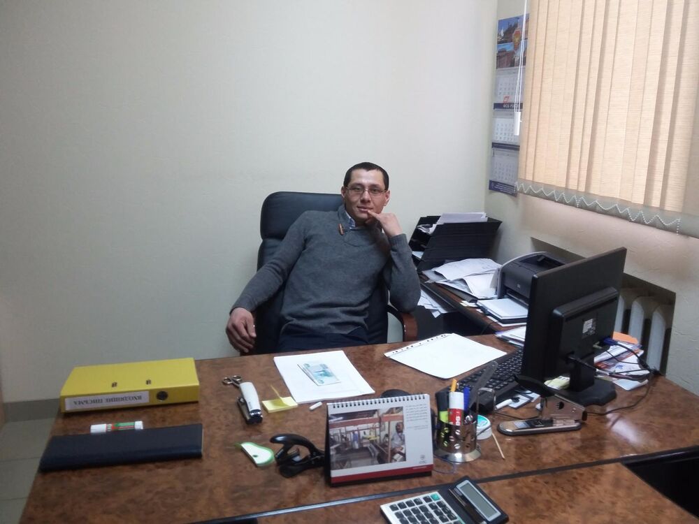  27645469  Lochinbek, 36 ,     