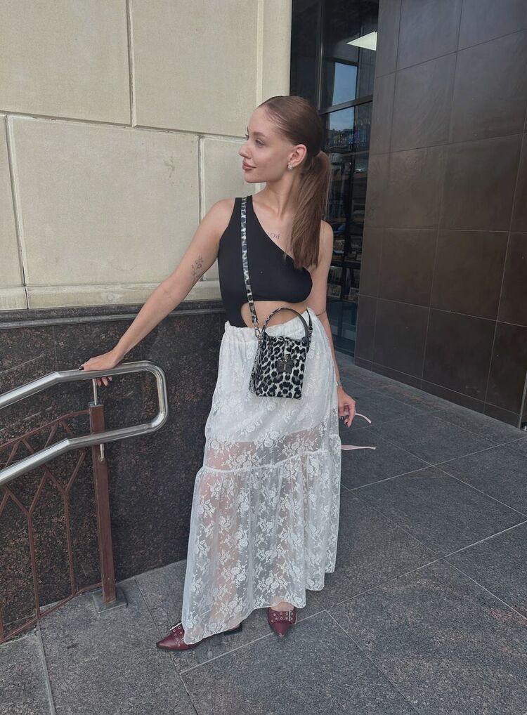  52303749  , 27 ,    -