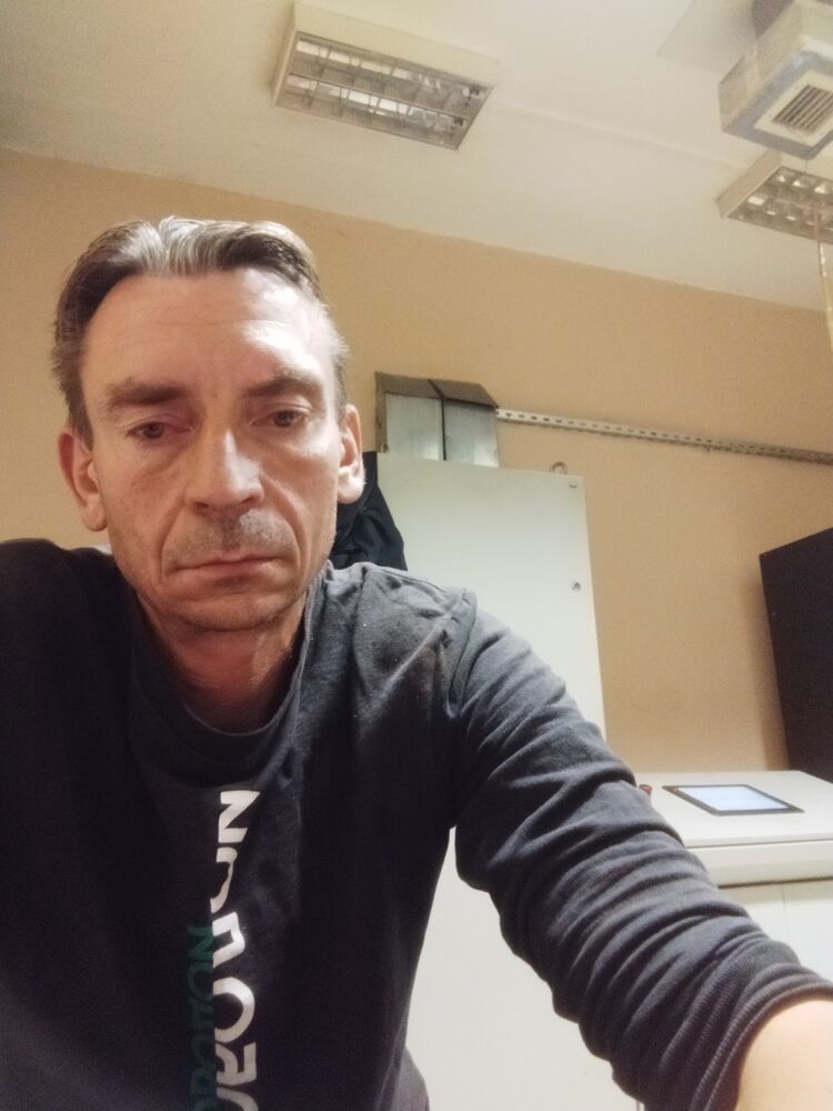  45420299  Viktor, 44 ,    
