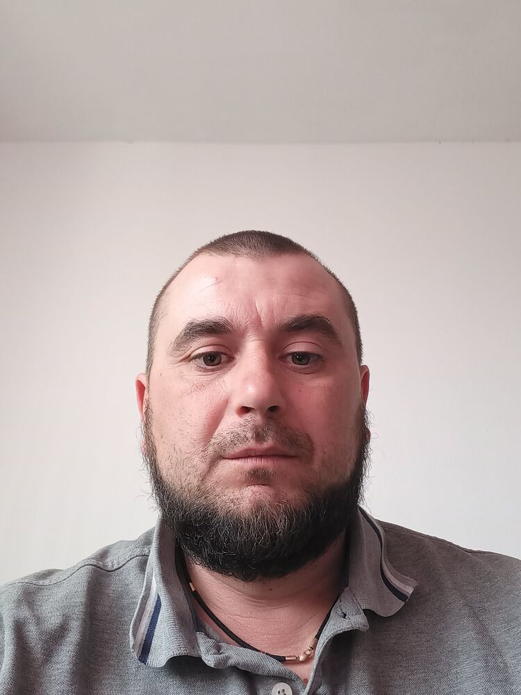  42221689  Ali, 42 ,    