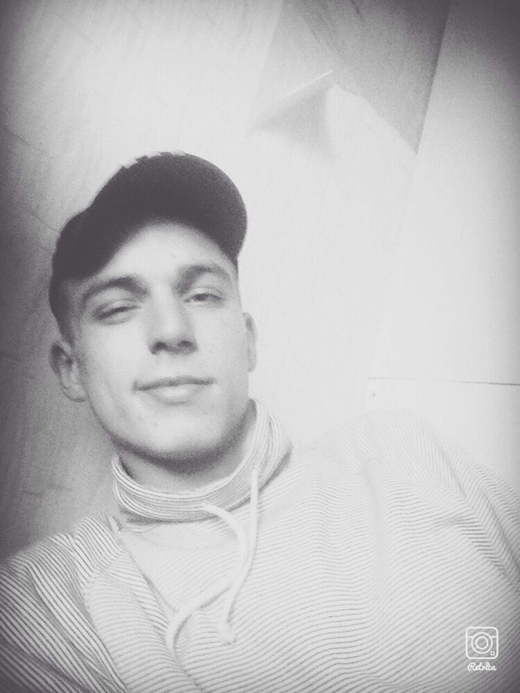  6648009  Viktor, 32 ,    