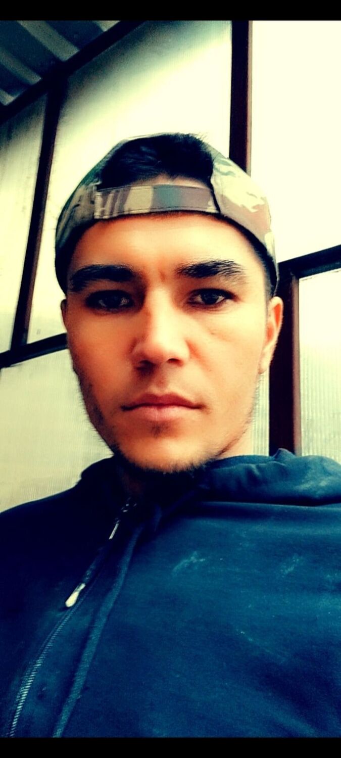  ,   Ali, 32 ,   ,   
