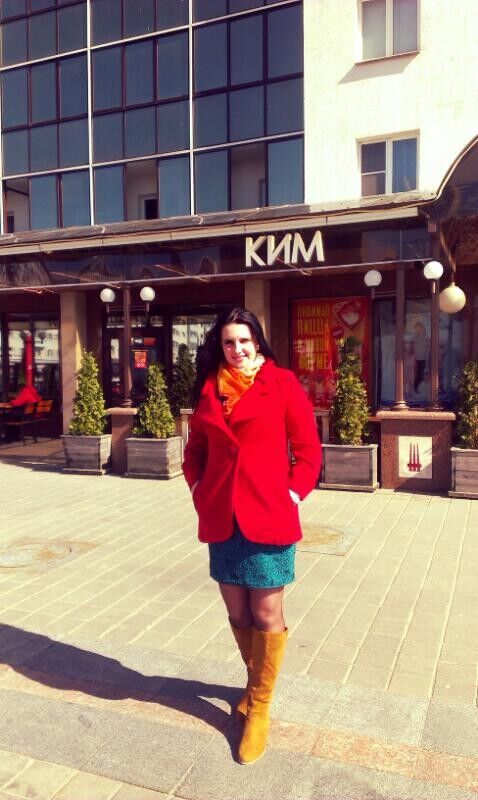  ,   Elena, 32 ,  
