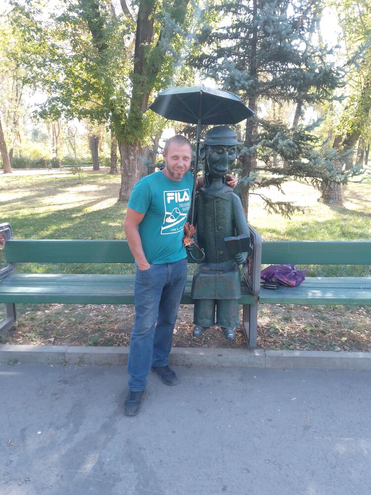  38216569  Denis, 41 ,    --