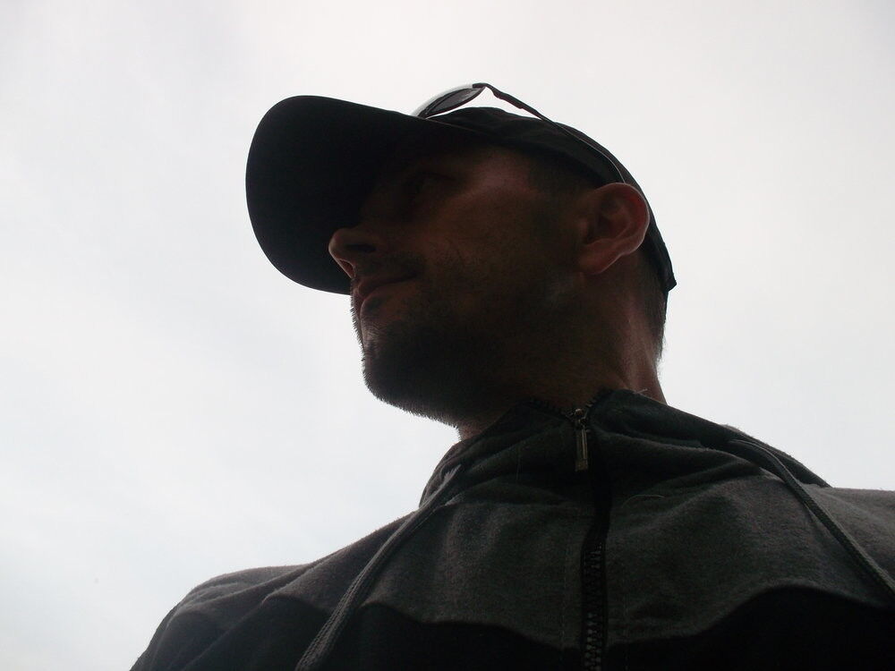  18312609  Serzh, 40 ,    