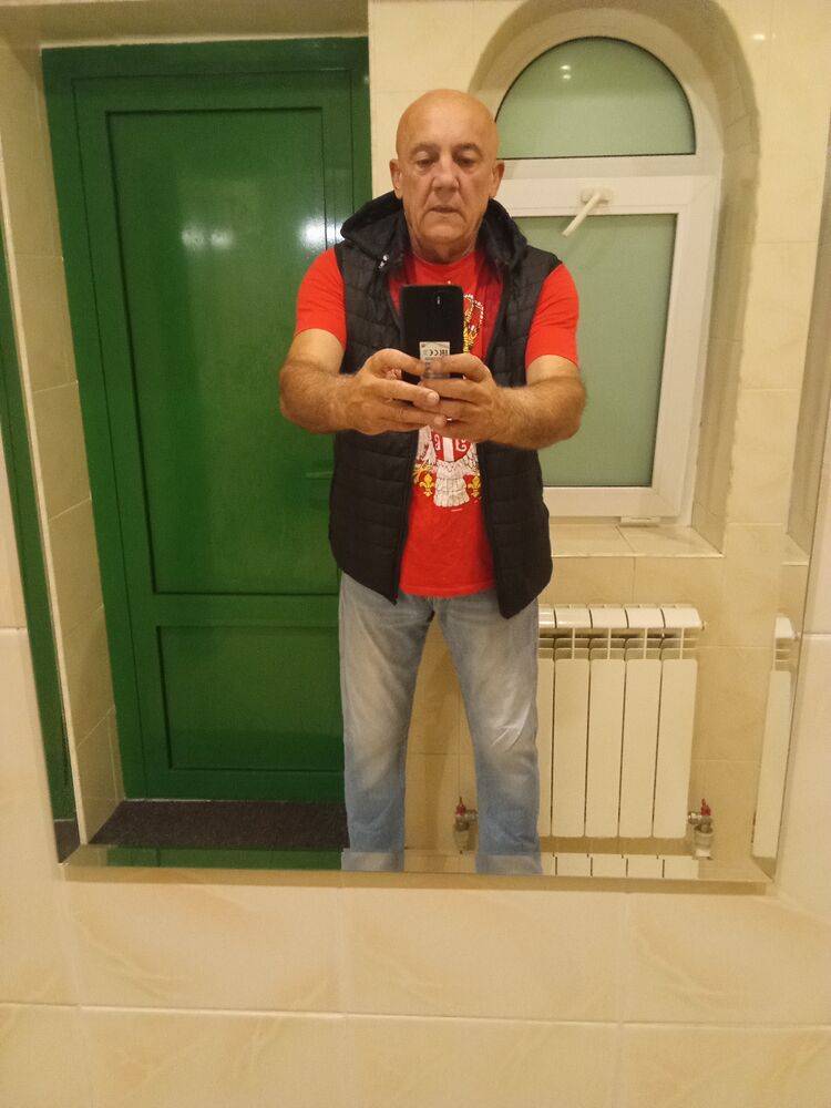  37789869  Rade, 61 ,     