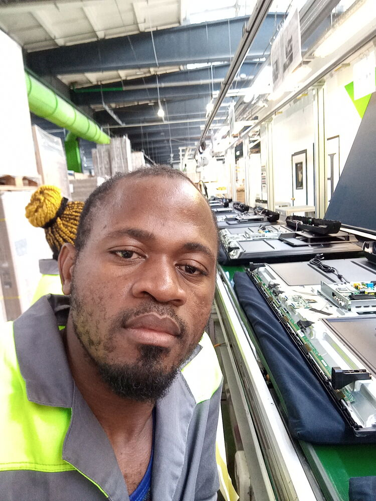  44050279  Calvin, 29 ,    