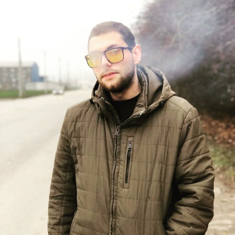  37758519  , 28 ,    