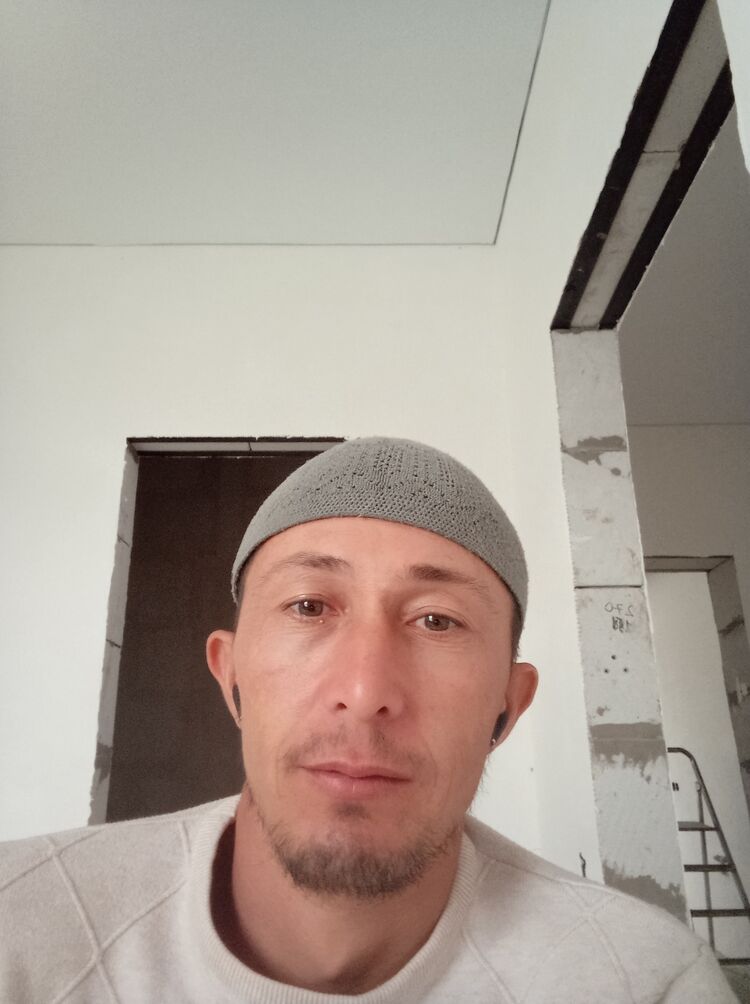  38908639  Bekki, 37 ,    