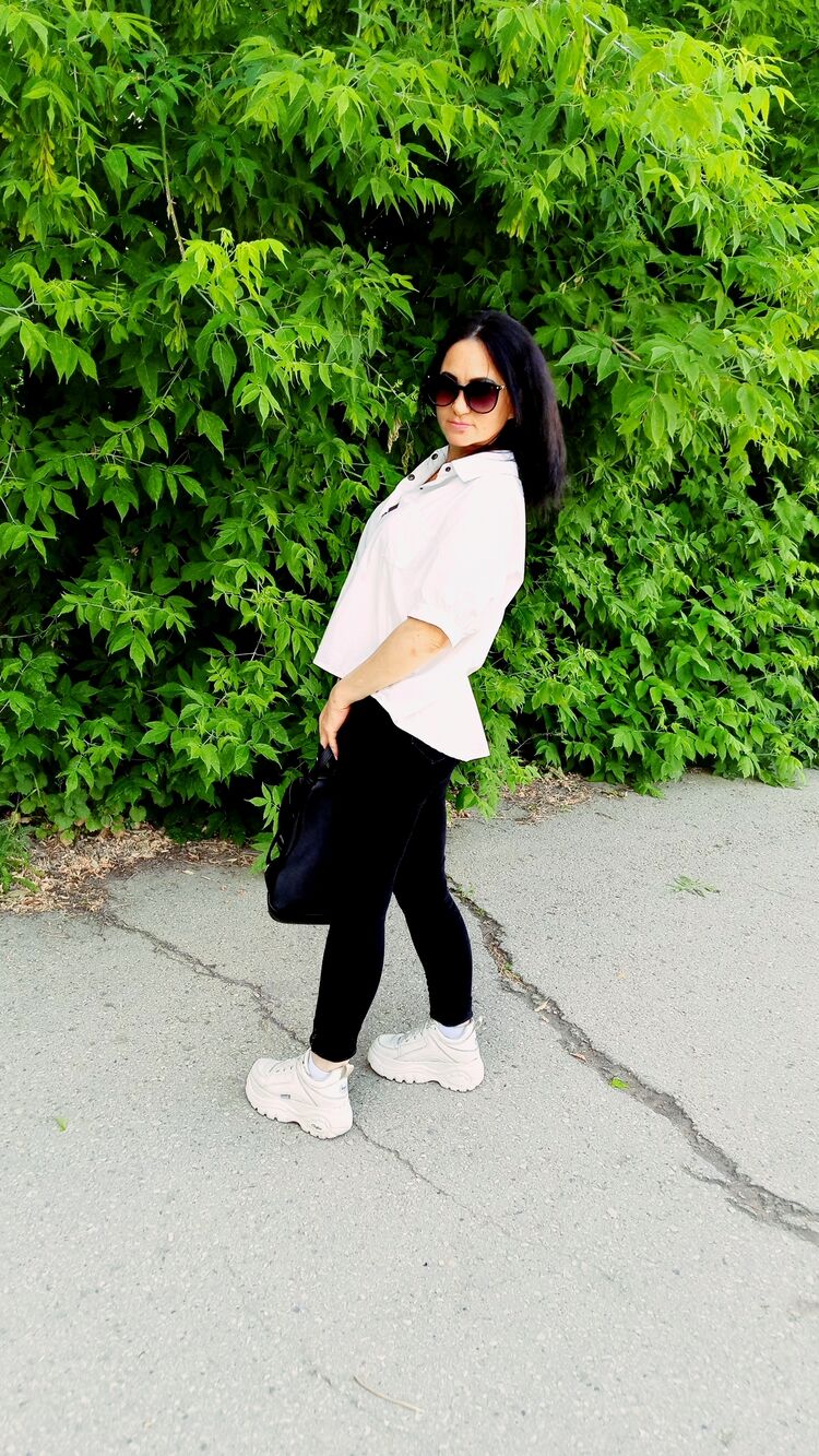  ,   Olenka, 44 ,   c 