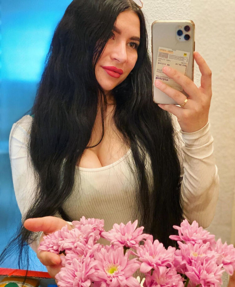  ,   Kira, 22 ,   ,   