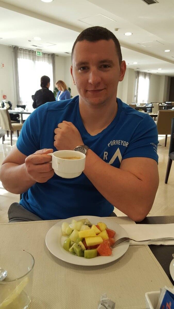  16431809  Andriy, 35 ,    