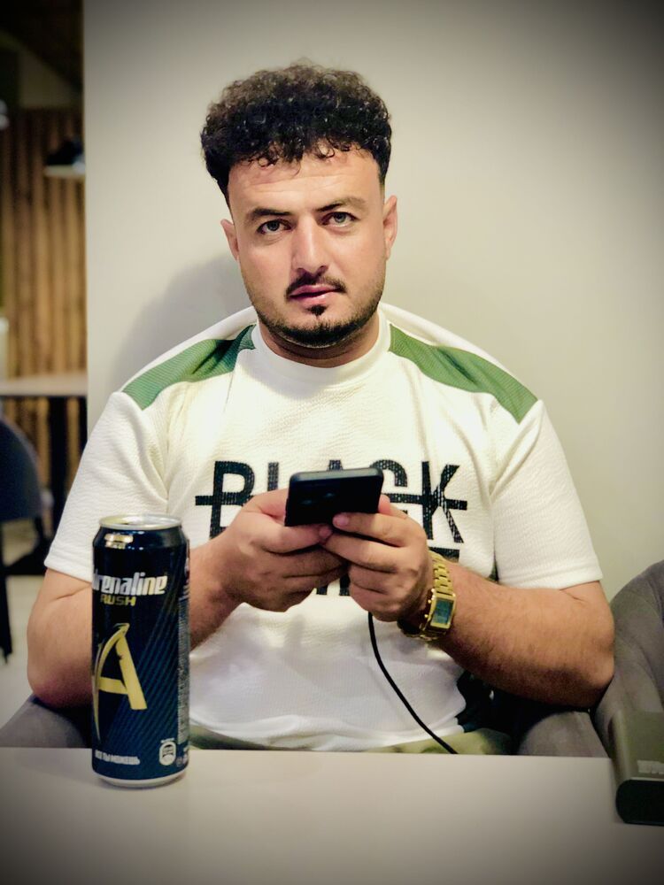  52822729  Ismail Jurat, 26 ,    