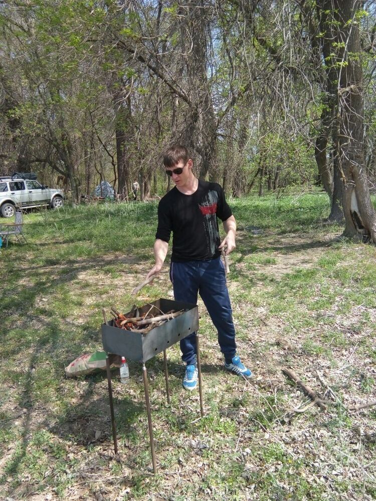  ,   Viktor, 40 ,   