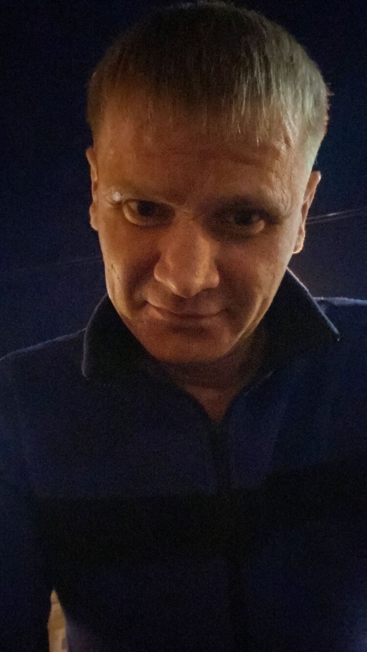  43946719  Dmitri, 41 ,     