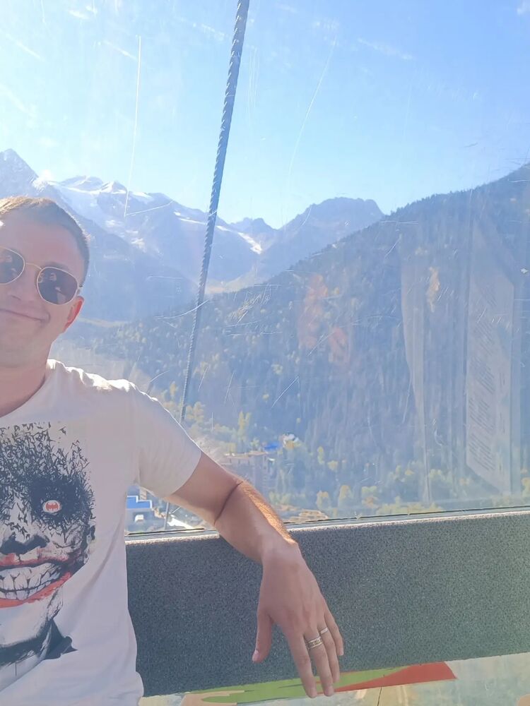  -,   Anton, 31 ,   ,   