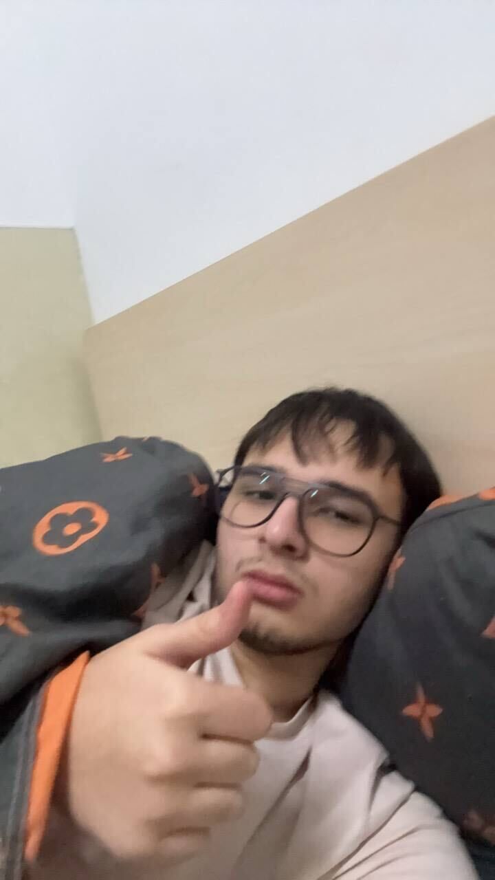  49373329  , 18 ,    