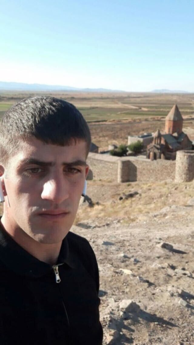  21838089  Gevorg, 24 ,    