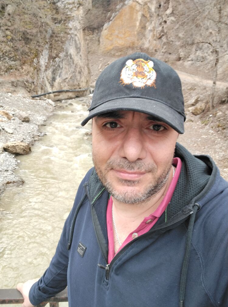  51293819  Niko, 48 ,    