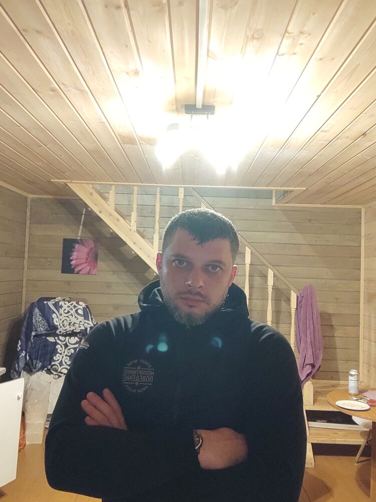  31309479  Vladimir, 37 ,    
