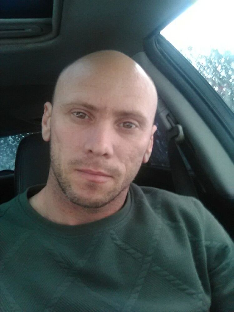  ,   Alxn, 44 ,  