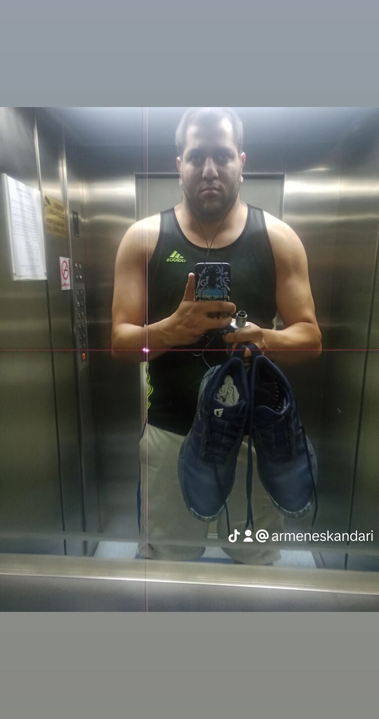  38922209  Armen, 36 ,    