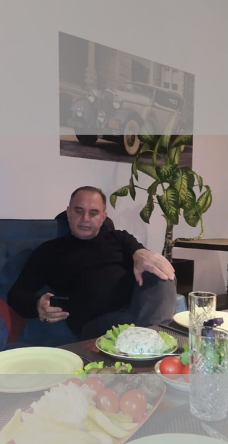 40636839  Yaqub, 49 ,    