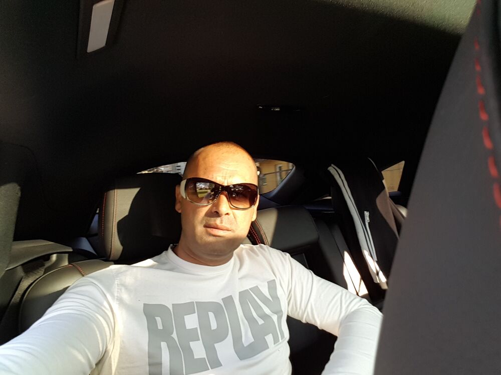  23891259  Aksel, 43 ,    