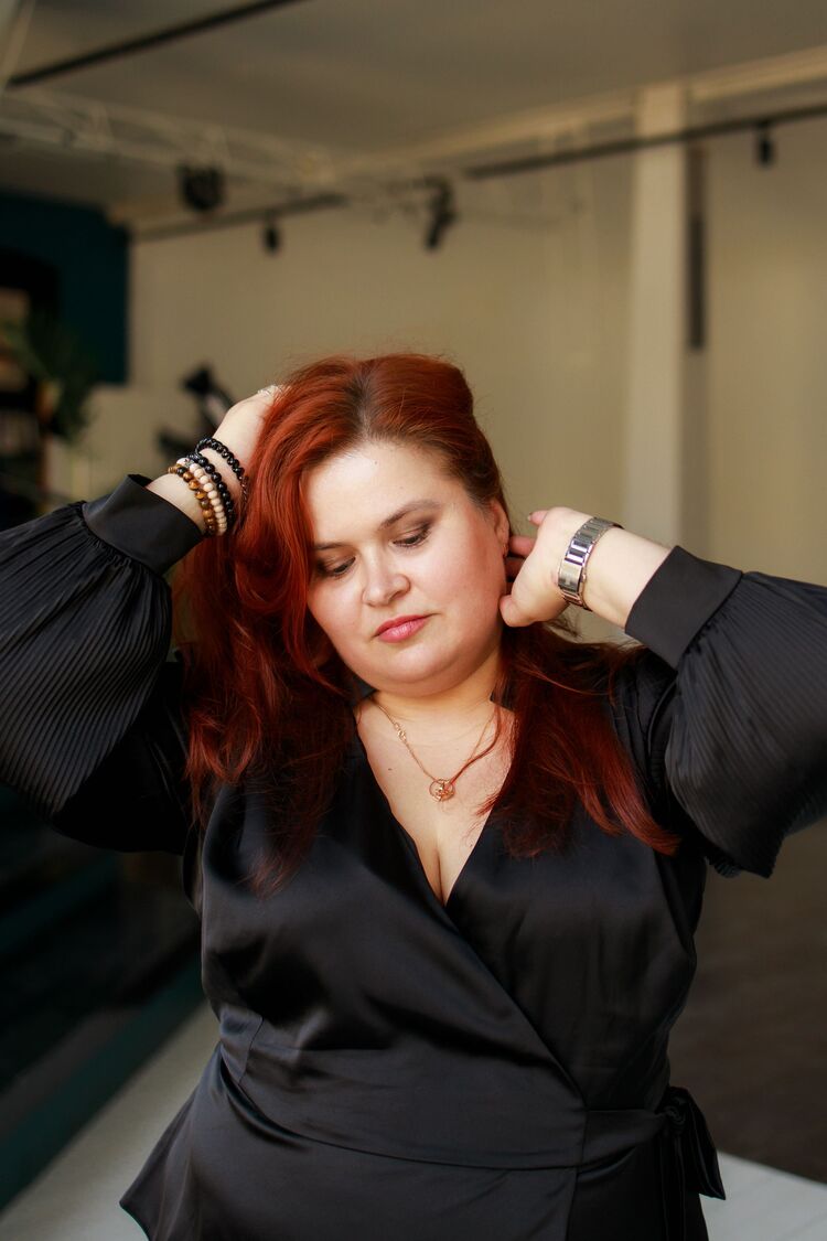  ,   Gizela, 43 ,   ,   , c 