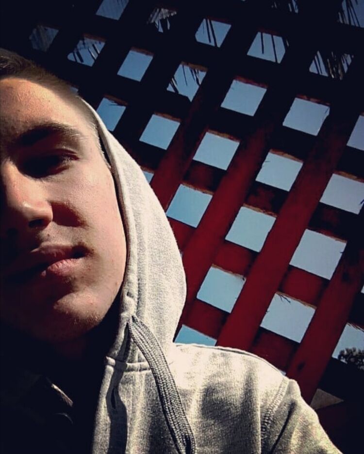  24251439  Andrii, 24 ,    